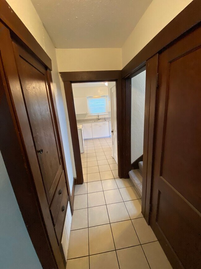 Building Photo - 15721 Main St E