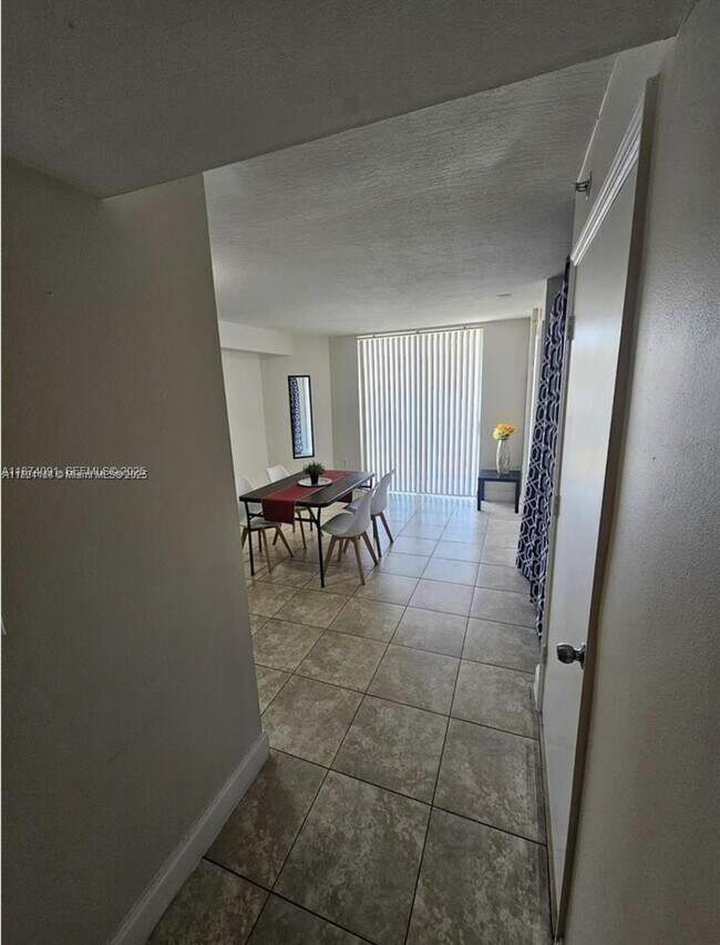 Building Photo - 102 SW 6th Ave