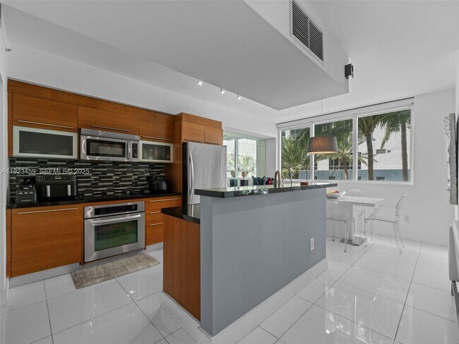 Building Photo - 253 NE 2nd St