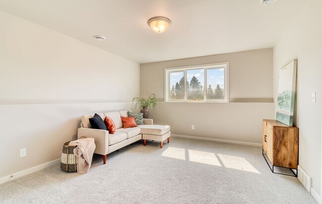 Building Photo - 3 Bed 2 Bath Single Family Home