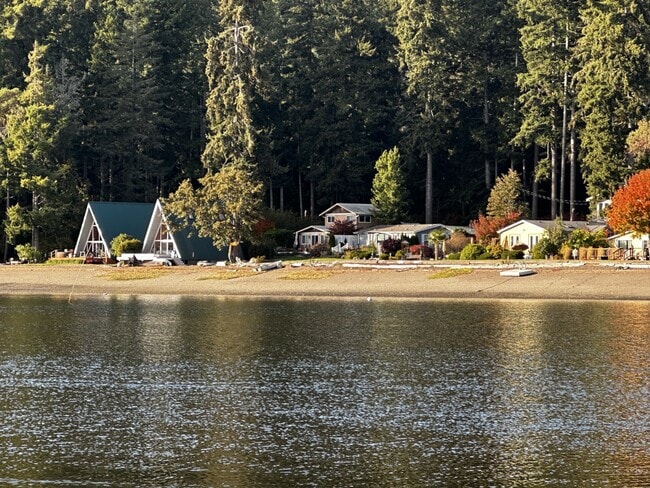 Building Photo - 111 E Driftwood Circle East