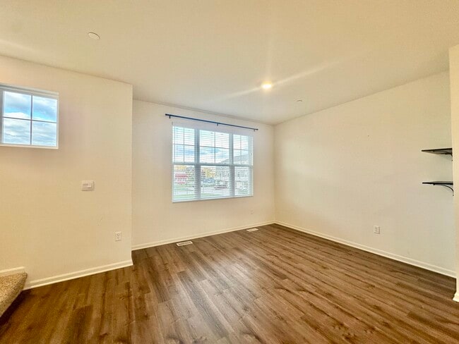 Building Photo - 503 Acadia Ave