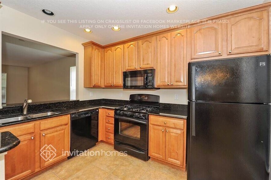 Building Photo - 5901 Grand Loneoak Ln