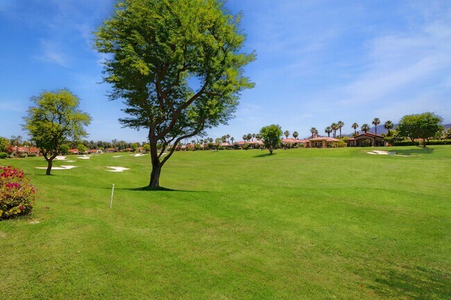Building Photo - 425 Desert Holly Dr