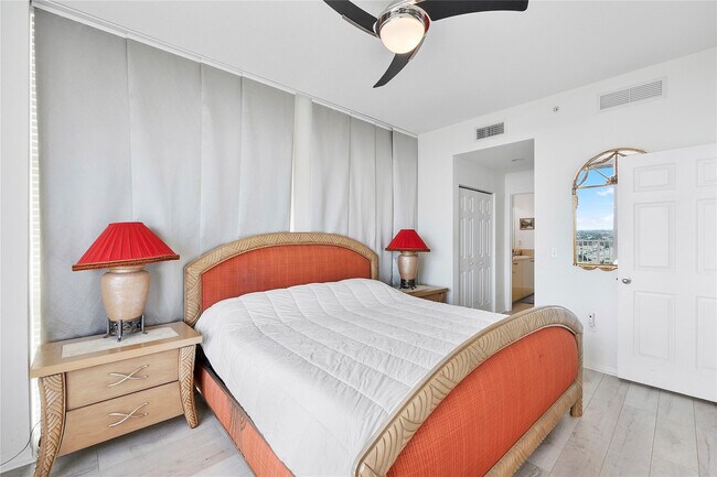 Building Photo - 625 Casa Loma Blvd