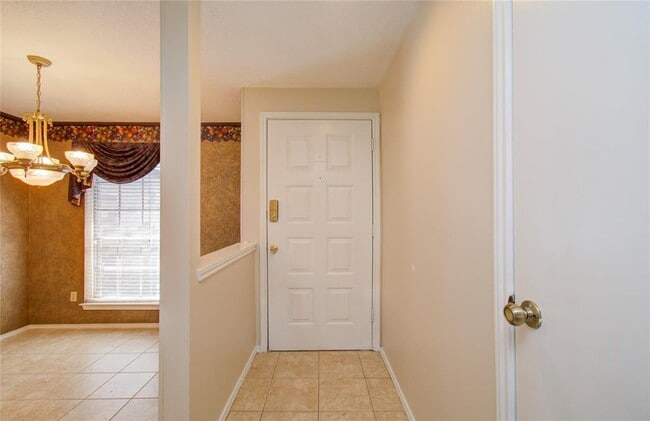 Building Photo - 11810 Stone Bridge Dr