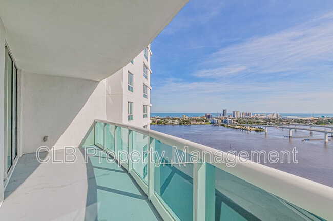 Building Photo - 241 Riverside Dr