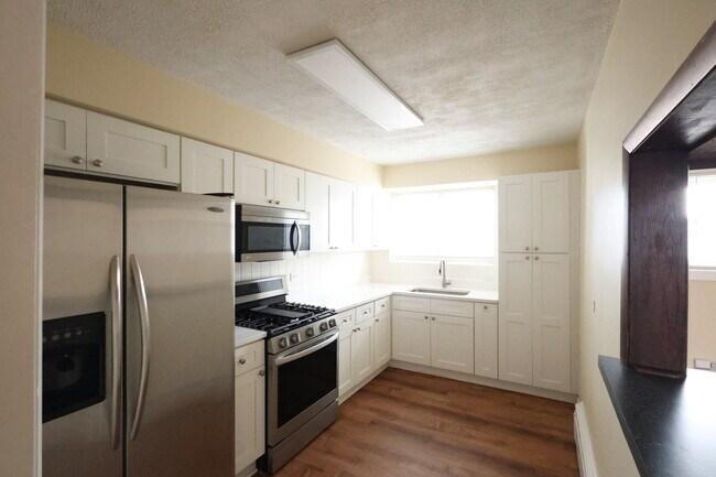 Building Photo - 3151 N Melvina Ave