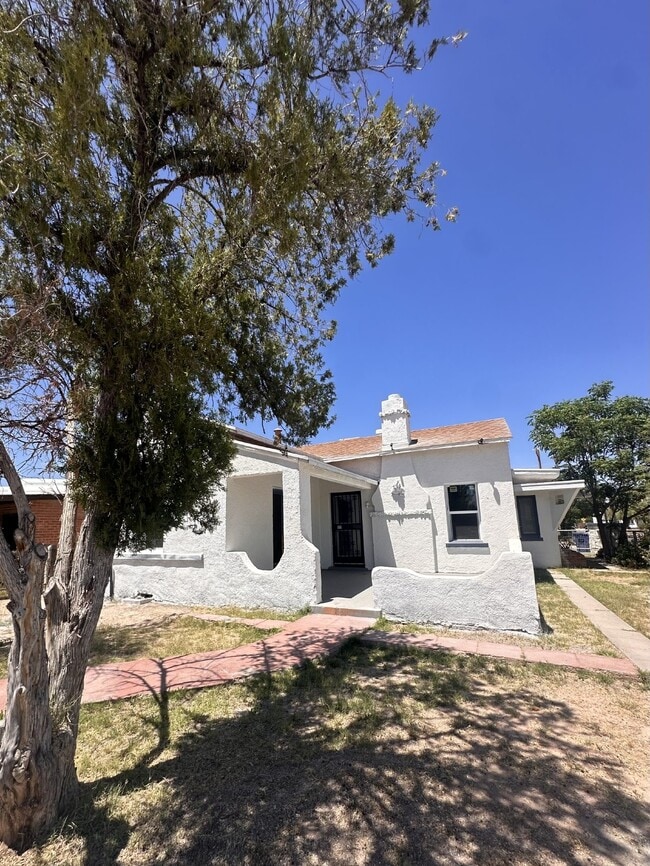 Building Photo - Delightful and Cozy 3bdrm 1bath Home For Rent in S Tucson!