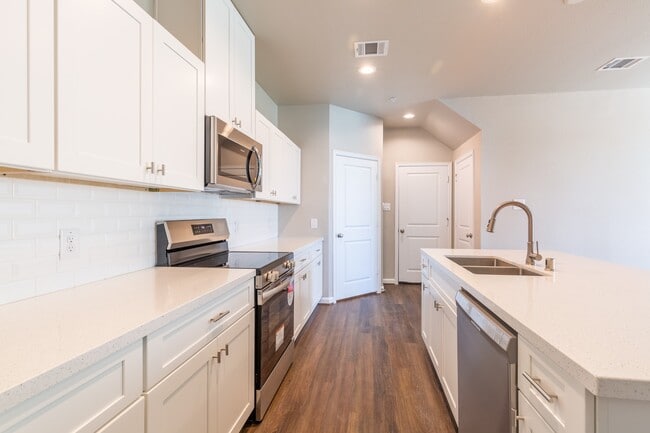 Building Photo - 103 Pk Pl Cir