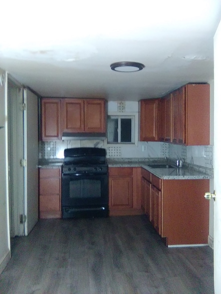 Building Photo - 325 Pershing Ave