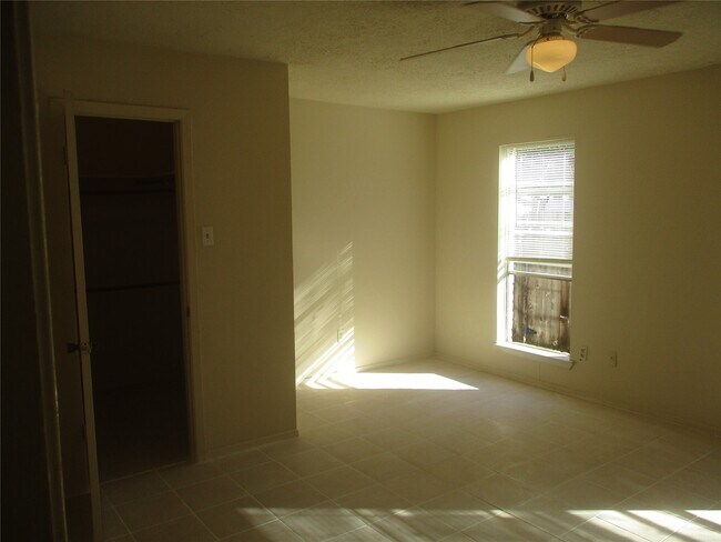 Building Photo - 19434 Lazy Valley Dr