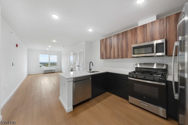 Primary Photo - 768 Bergen St