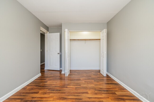 Building Photo - 6416 S St Lawrence Ave
