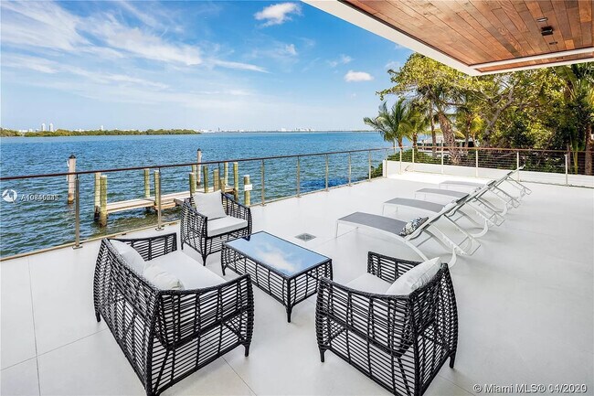 Building Photo - 7311 Belle Meade Island Dr