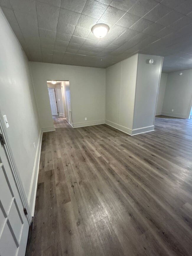 Building Photo - 3rd St 31-33 N