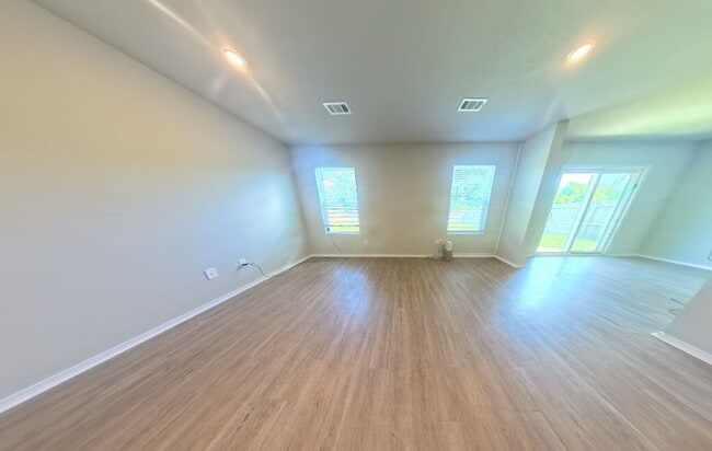 Building Photo - 5141 Yukon Dr