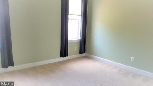 Building Photo - 43649 Riverpoint Dr
