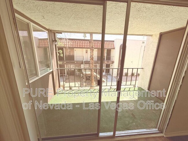 Building Photo - 1405 E Vegas Valley Dr