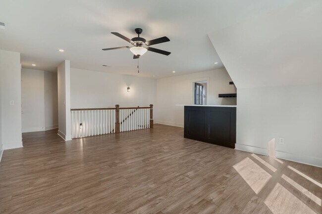 Building Photo - Gated Community - Villages of Stoneybrook