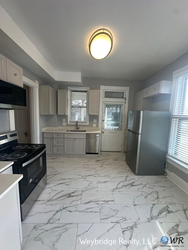 Building Photo - 8402 Curzon Ave