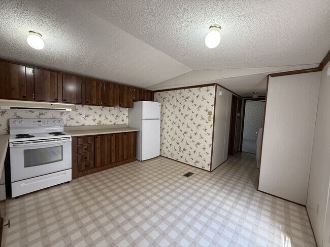 Building Photo - 147 Hiatt Ln