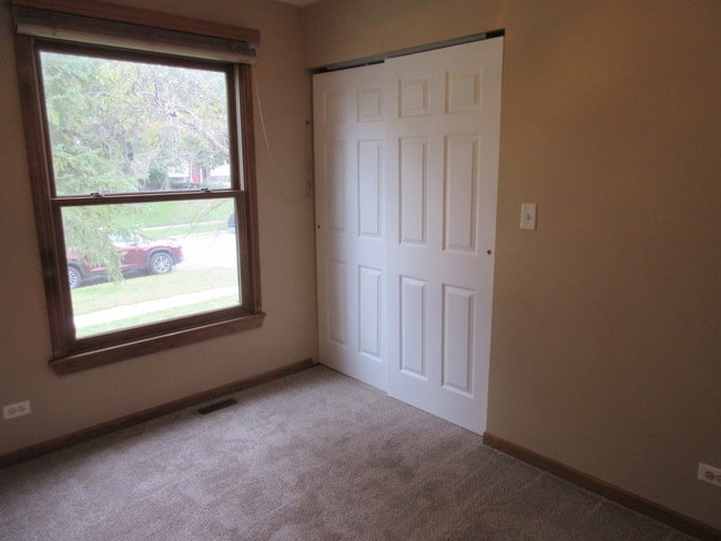 Building Photo - 7944 Sherwood Cir N