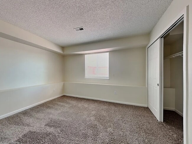 Building Photo - 21905 Saddlebrook Ct