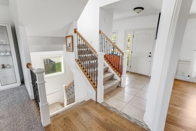 Building Photo - LUXURY 5 BEDROOM HOME AVAILABLE IN MAHOMET