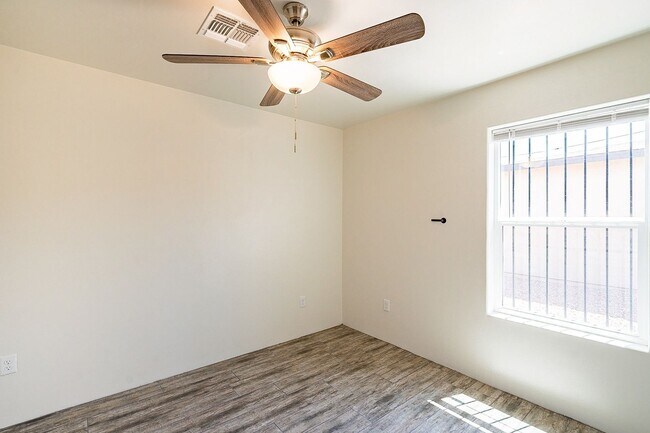 Building Photo - 615 S Santa Rita Ave