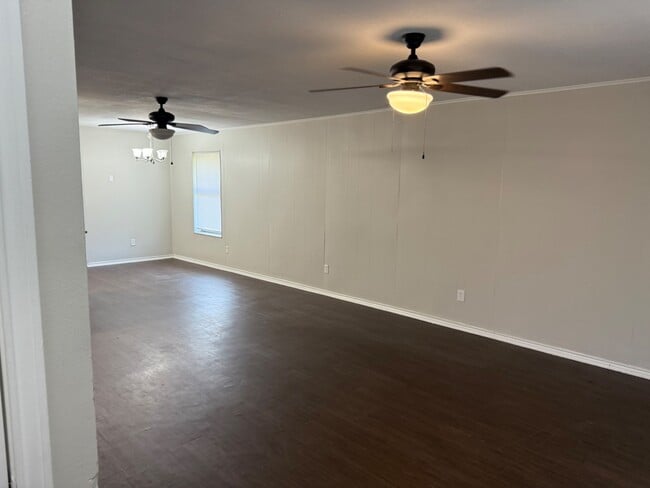 Building Photo - 3733 Stoneridge Dr