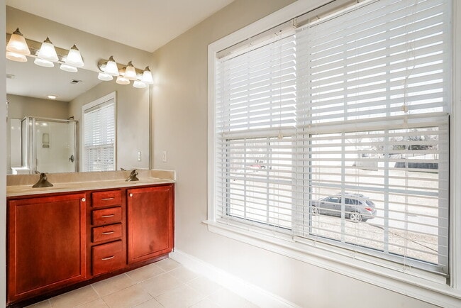 Building Photo - 308 Nelson Ln