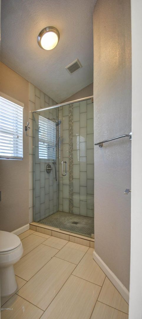 Building Photo - Offering 3 spacious bedrooms, 2.5 baths, l...
