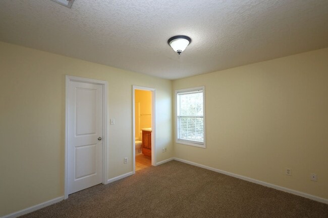 Building Photo - 1801-B Chestnut Dr.