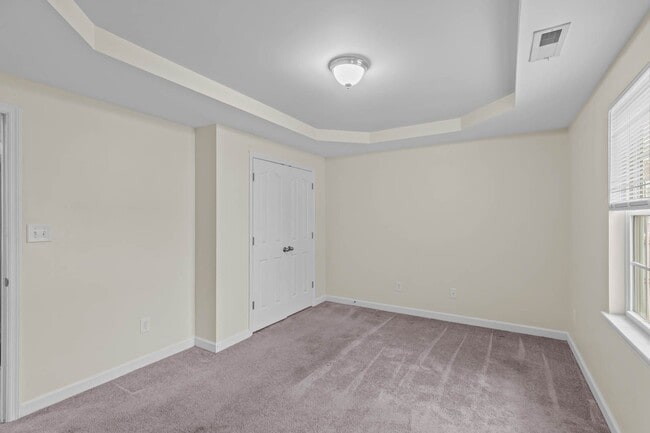 Building Photo - 3 Bedroom 2 Bathroom Home