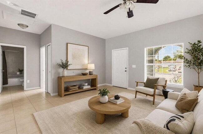 Building Photo - 677 Royalty Ct