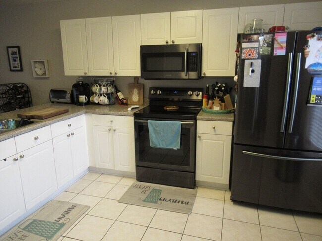 Building Photo - Donahue Crossing Golf View Condominiums #3307