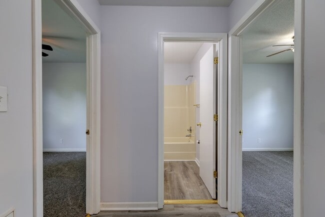Building Photo - 204 Bob White Dr