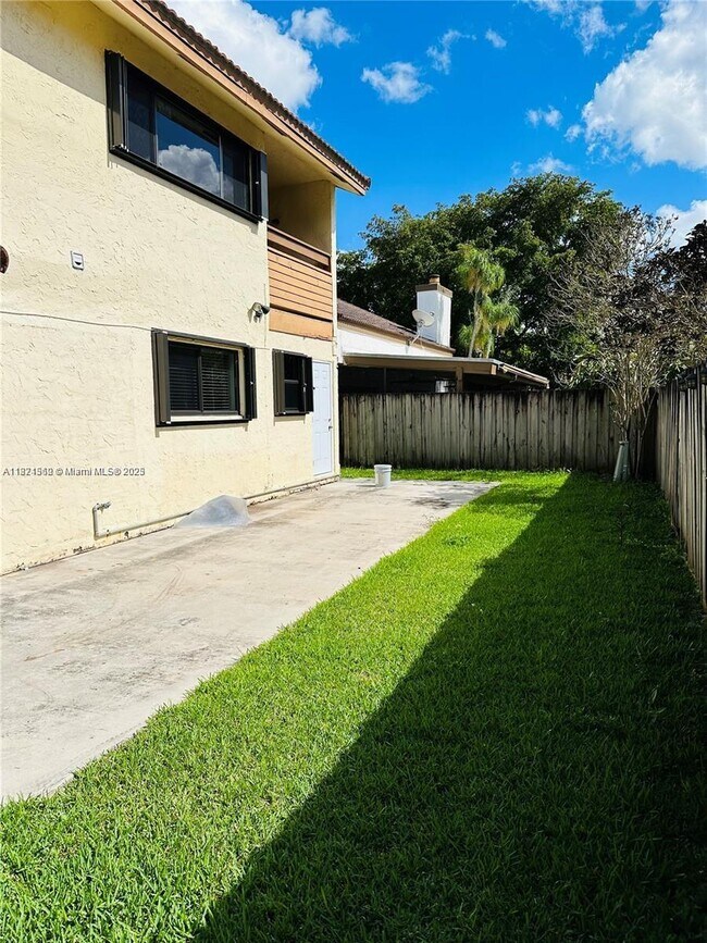 Building Photo - 15038 SW 89th Ter Rd