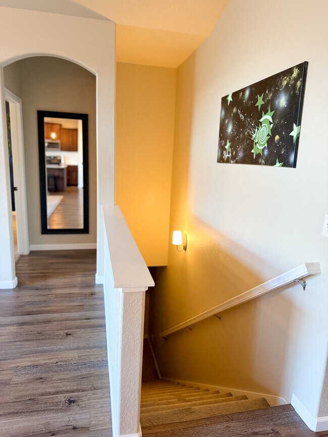 Building Photo - 724 Pioneer Dr