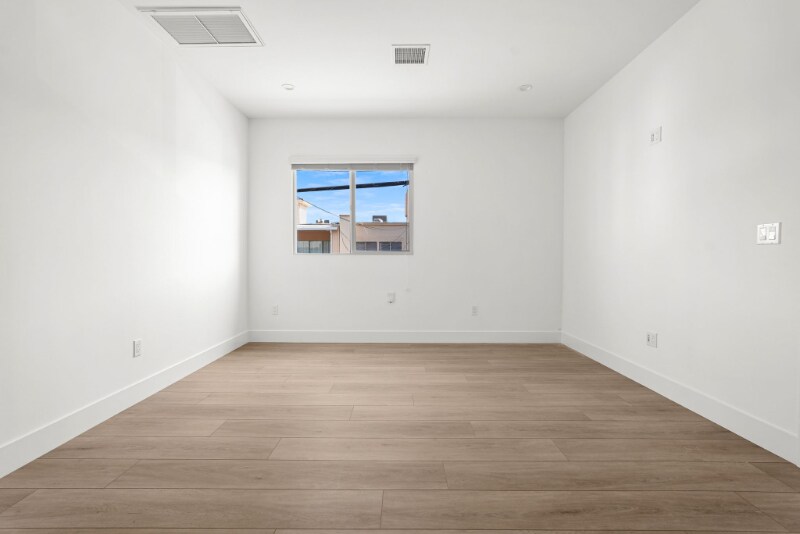 Building Photo - 14531 Dickens St