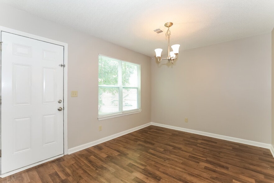 Building Photo - 2404 Boone Ct