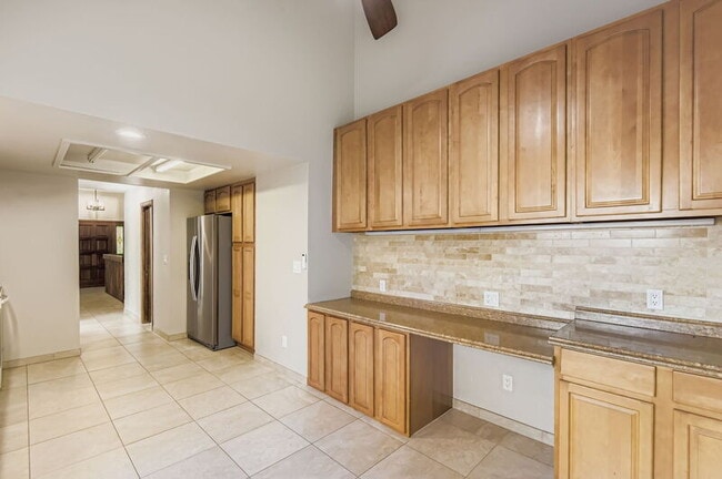 Building Photo - 7663 S Cove Cir