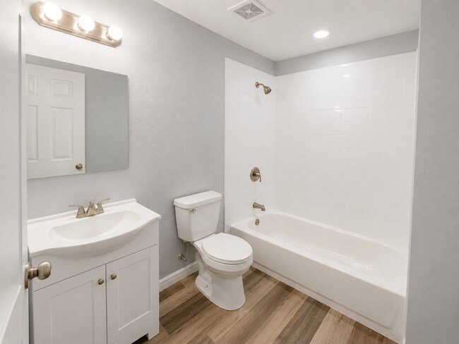 Building Photo - GORGEOUS 3BR/1BA Totally Remodeled Dade City Home!  NO APPLICATION FEE!