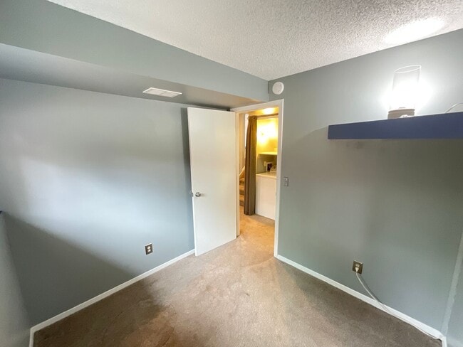 Building Photo - 3 Bedroom Home Available Near E Woodmen Rd...