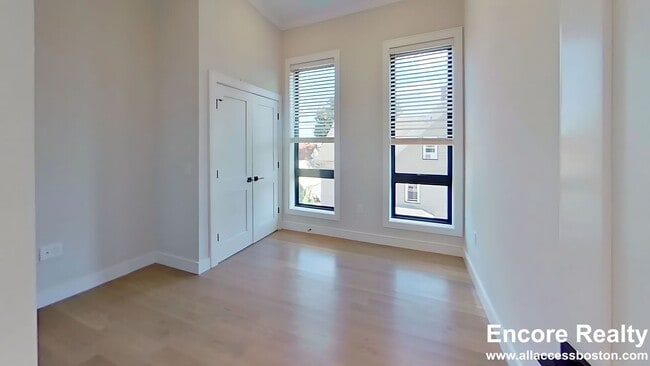 Building Photo - 16-18 Highgate St. (Roomate Rental) Unit 307