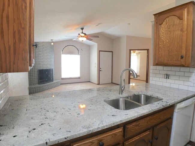 Building Photo - 2135 Goodrich Dr