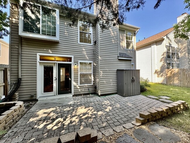Building Photo - Available 08-08-25 in Cedar Crossing! A Pe...