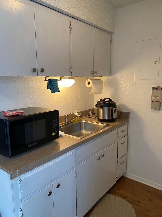 Building Photo - North Campus 1x1 @ University Quarters