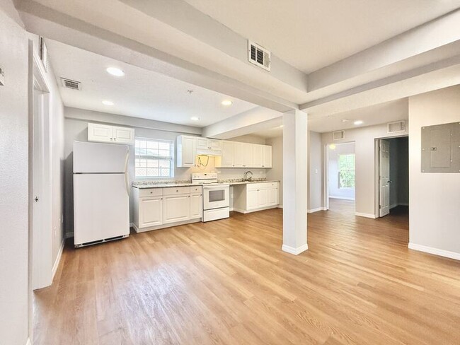 Building Photo - 425 F St